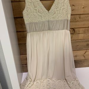 Sz 12 R&M Richards right above knee sleeveless v neck cream sequin detail